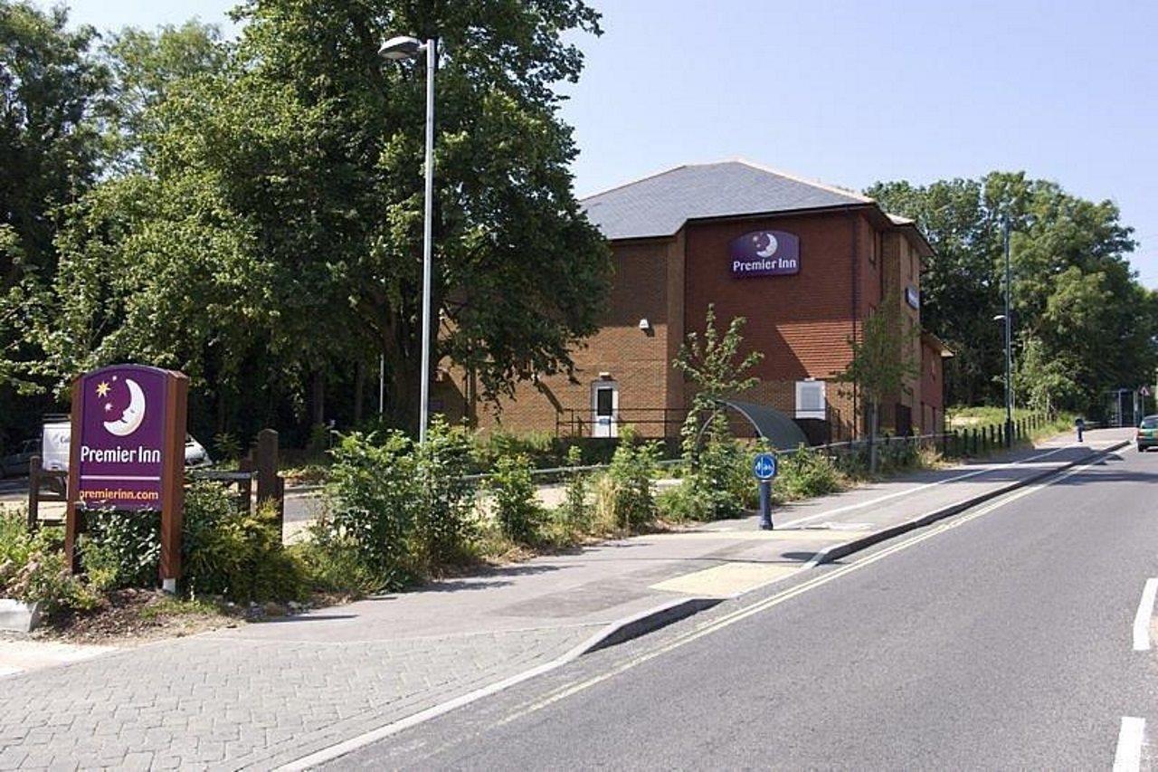 Premier Inn Portsmouth Horndean Экстерьер фото