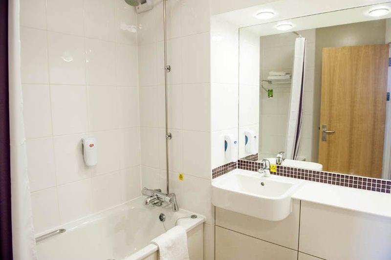 Premier Inn Portsmouth Horndean Экстерьер фото